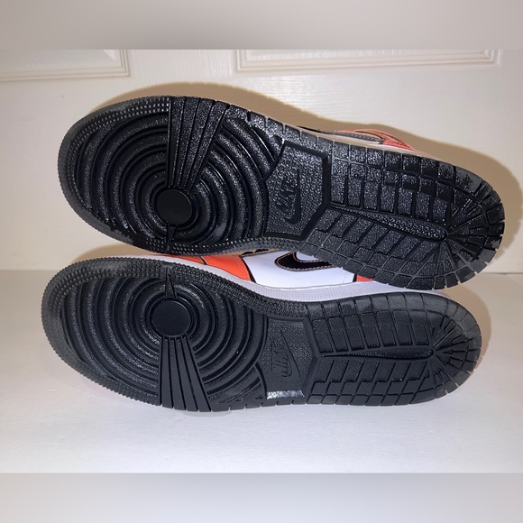 Turf Orange Air Jordan 1 Mid SE main image 5